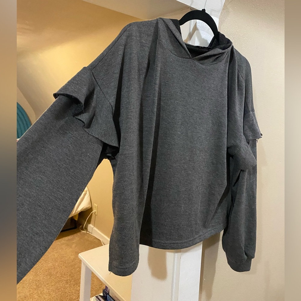 grey boutique ruffle sweatshirt!! Size small, runs large!!